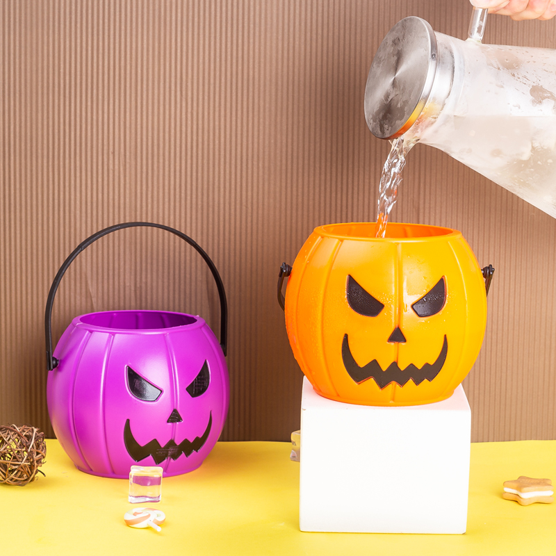 Süßigkeiteneimer zum Thema Halloween