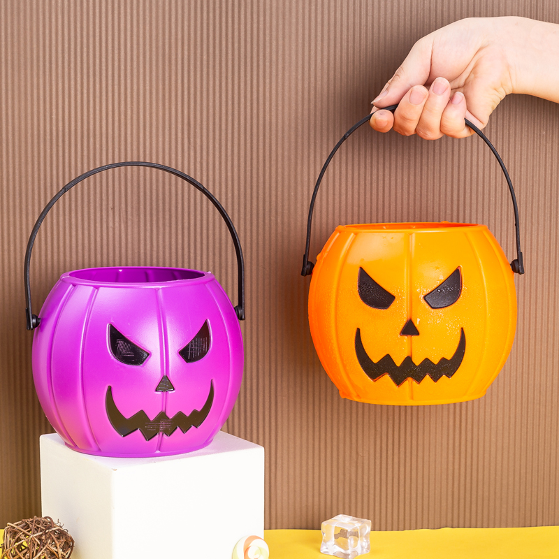 Süßigkeiteneimer zum Thema Halloween