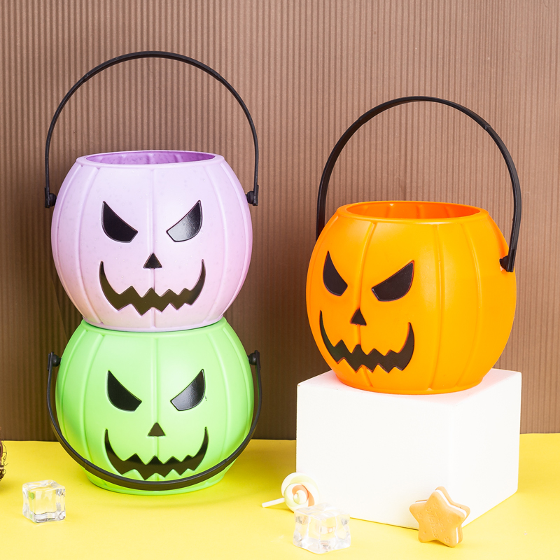 Süßigkeiteneimer zum Thema Halloween