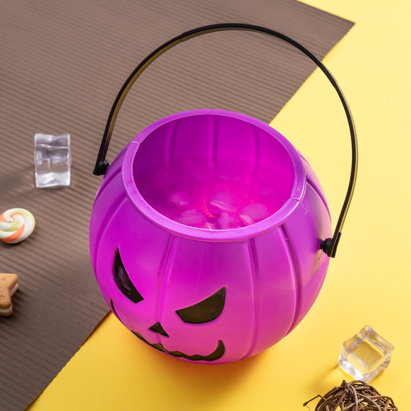 Süßigkeiteneimer zum Thema Halloween