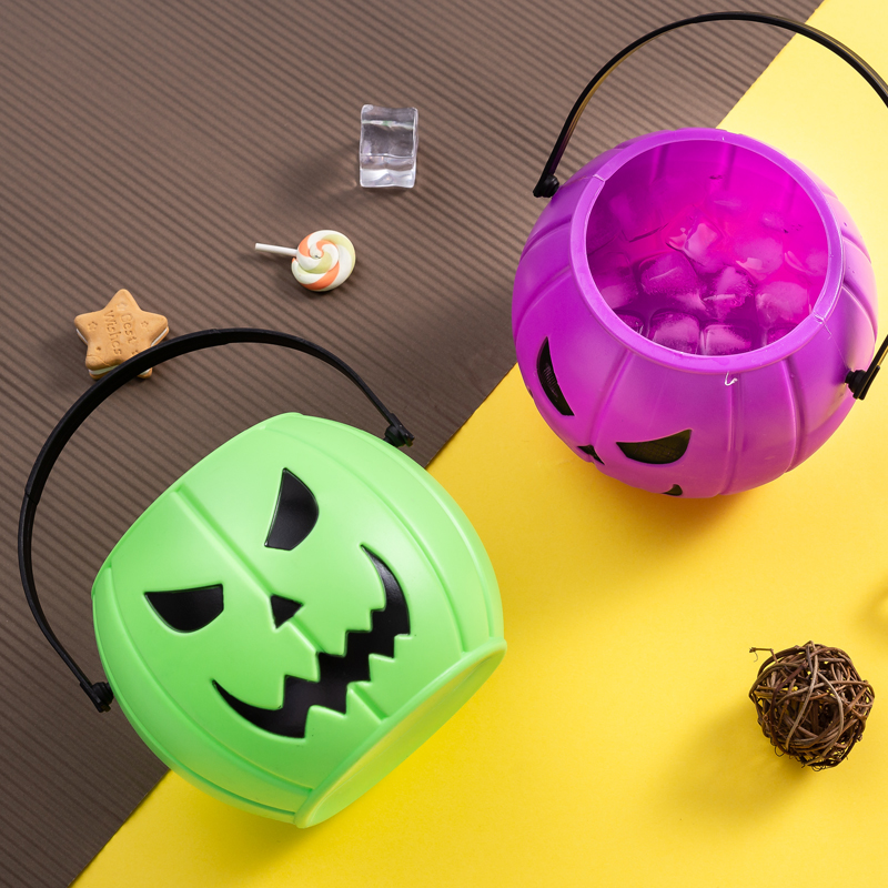 Süßigkeiteneimer zum Thema Halloween