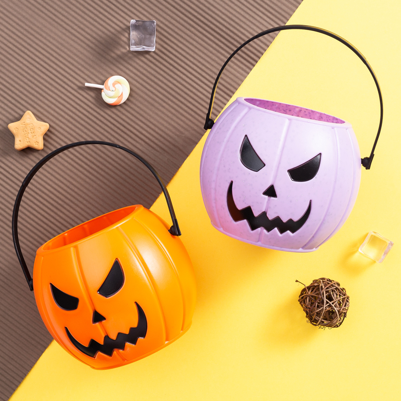 Süßigkeiteneimer zum Thema Halloween
